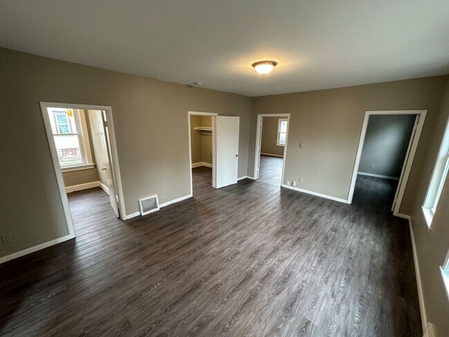 Foto del edificio - 2165 S 20th St. (Duplex)