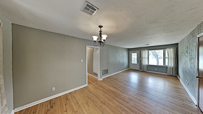 Foto del edificio - 3 Bedroom 1 Bath Home With 1 Car Garage In...