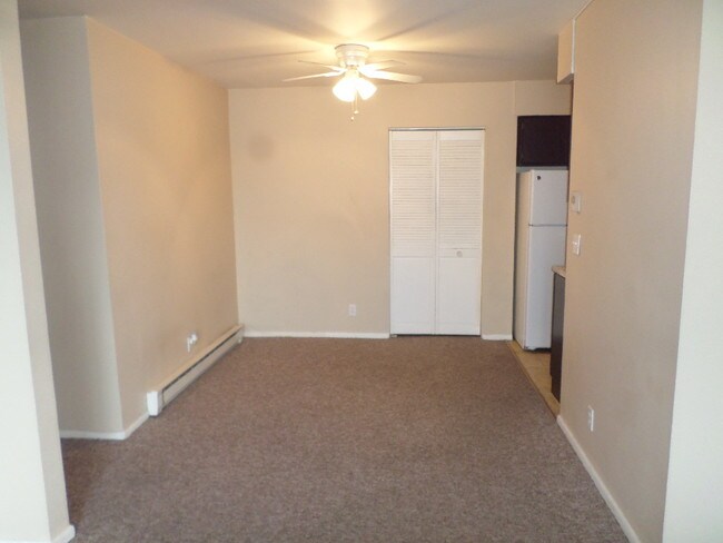 204 Charleston Blvd Unit 4 Macomb Il 61455 Apartment For Rent In Dining Area 204 Charleston Blvd