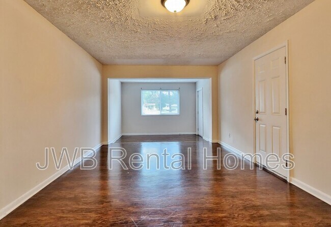 Foto del edificio - 6805 Bambi Ln