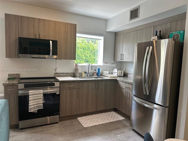 Building Photo - 165 NW 39th St