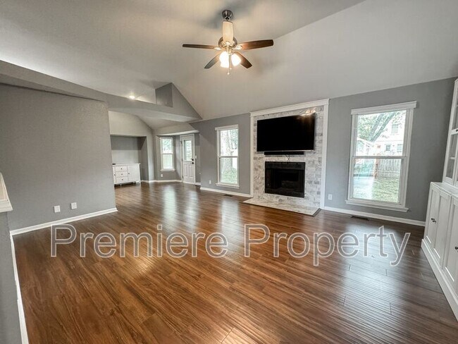 Building Photo - 1205 N Sunset Dr