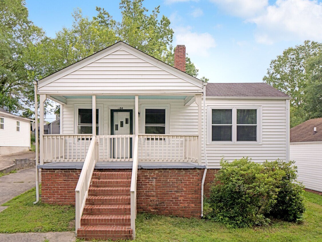 Primary Photo - Recently Updated 3 Bedroom 1.5 Bath Home W...