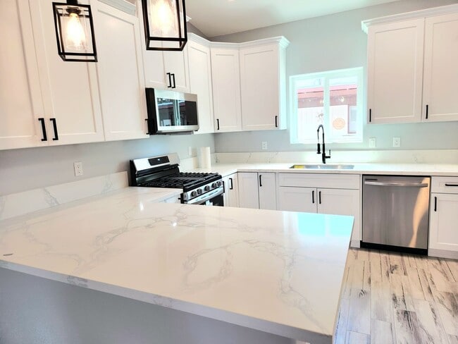 Foto del edificio - BRAND NEW 3/2 BATH home available for rent in Central BHC.