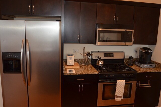 Foto del edificio - Lakeview! Furnished Penthouse 2 bedroom with private balcony