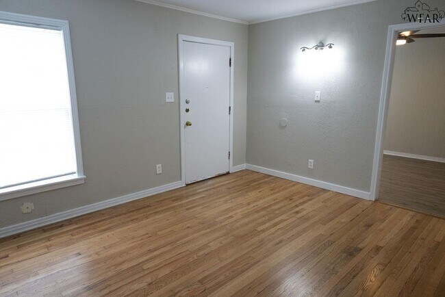 Foto del edificio - 3303 Sherwood Ln