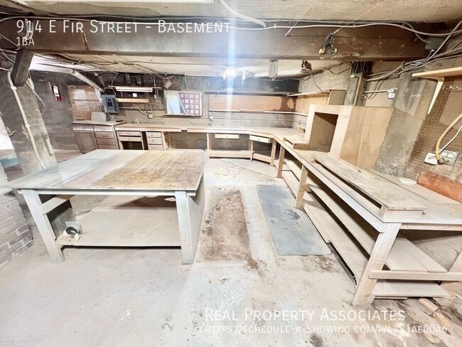 Building Photo - 914 E Fir St