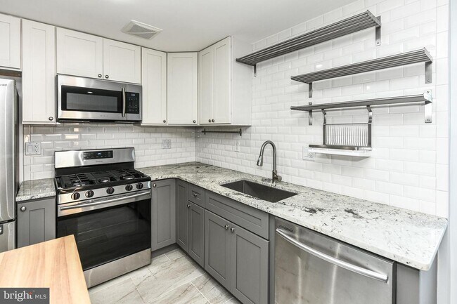 Building Photo - 3408 25th St S