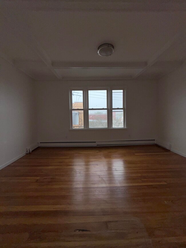 Building Photo - 972 Broadway