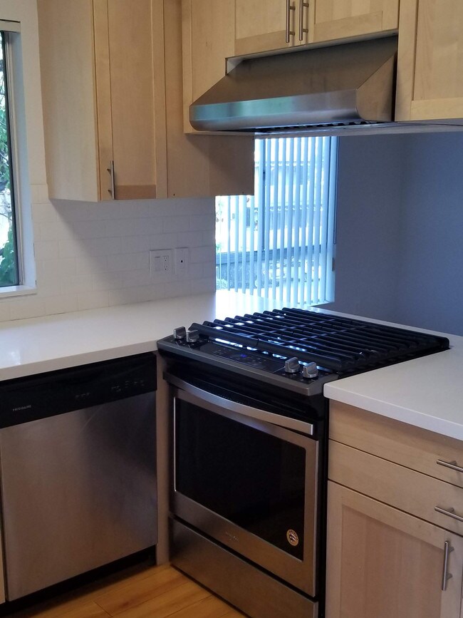 Kitchen 3 - 613 E Verdugo Ave