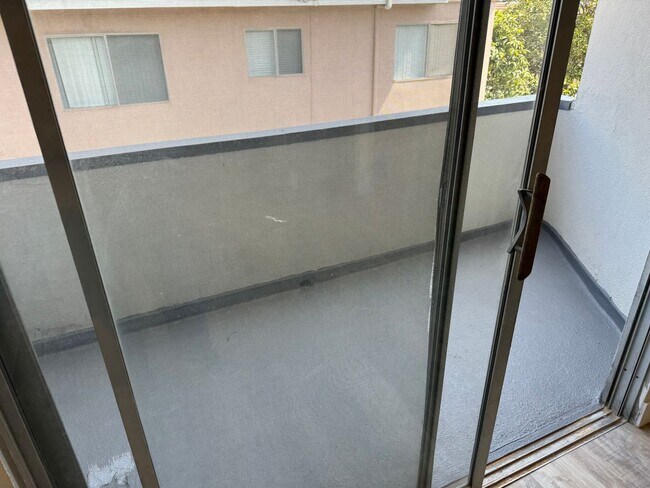 Foto del edificio - 3510 Clarington Ave