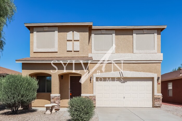 Foto principal - You will love this spacious 4 bed, 3 bath ...
