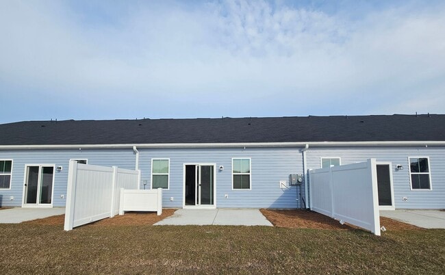Building Photo - 2096 Northwest Dr