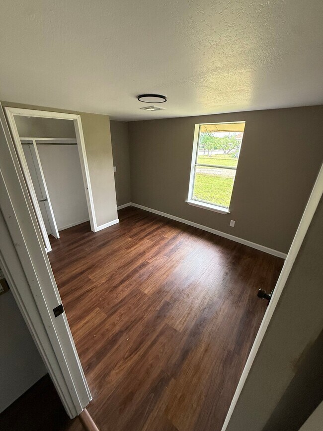 Foto del edificio - 209 N Rangeline St