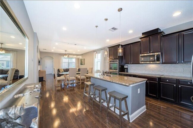 Foto del edificio - 8754 Ribault Ave