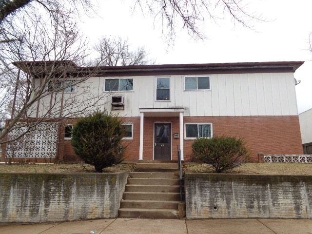 Building Photo - 10 N Douglas Ave