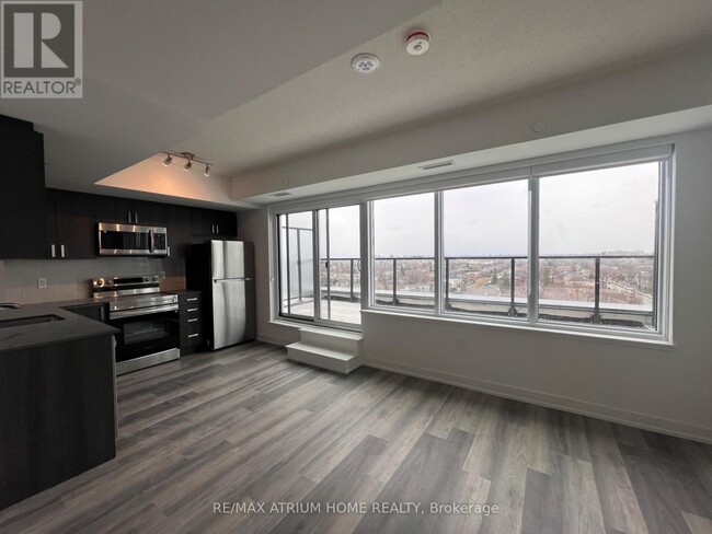 Photo du bâtiment - 556-556 Marlee Ave
