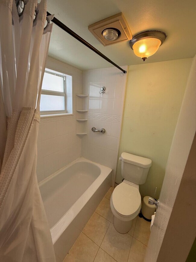 Building Photo - 9430 Poinciana Pl