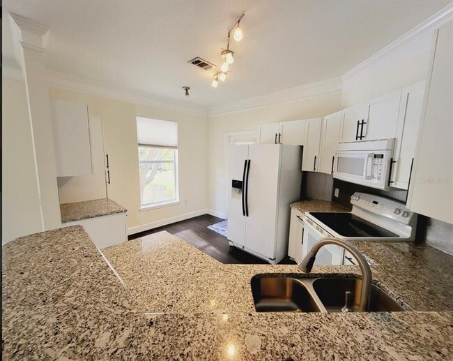 Building Photo - 8843 Villa View Cir