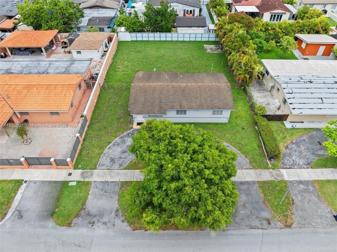 Primary Photo - 10721 SW 64th St