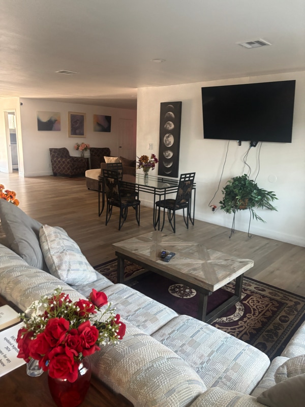 Foto del edificio - 1170 E 43rd St