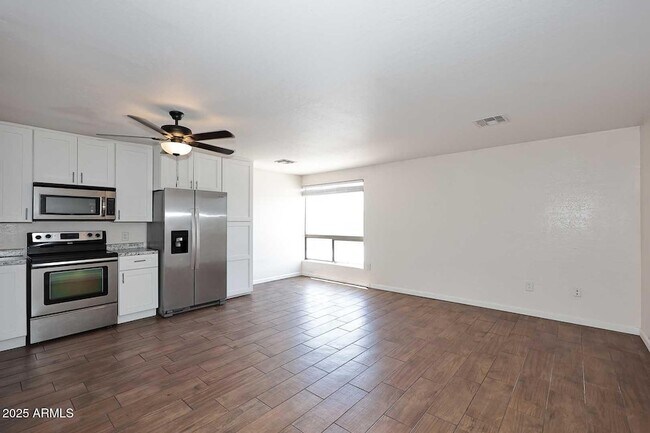Foto del edificio - 532 W 9th St