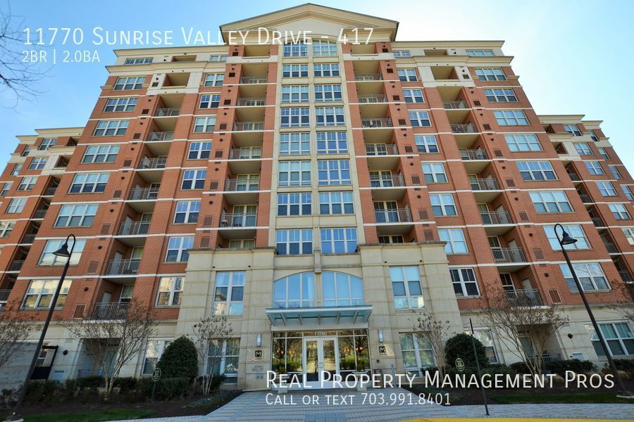 Foto principal - Live in One of Reston's Premier Condo Buil...