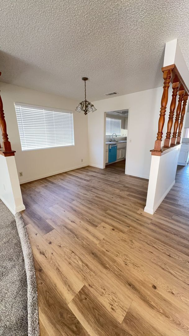 Foto del edificio - 3 BEDROOM VICTORVILLE HOME