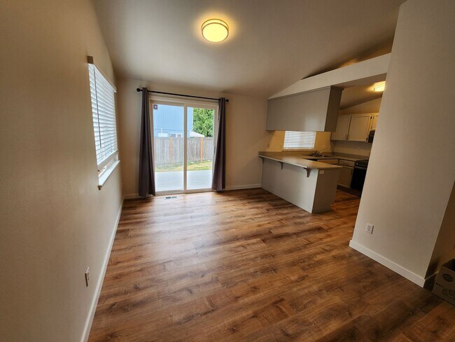 Foto del edificio - South Marysville 3 bedroom Rambler with fe...