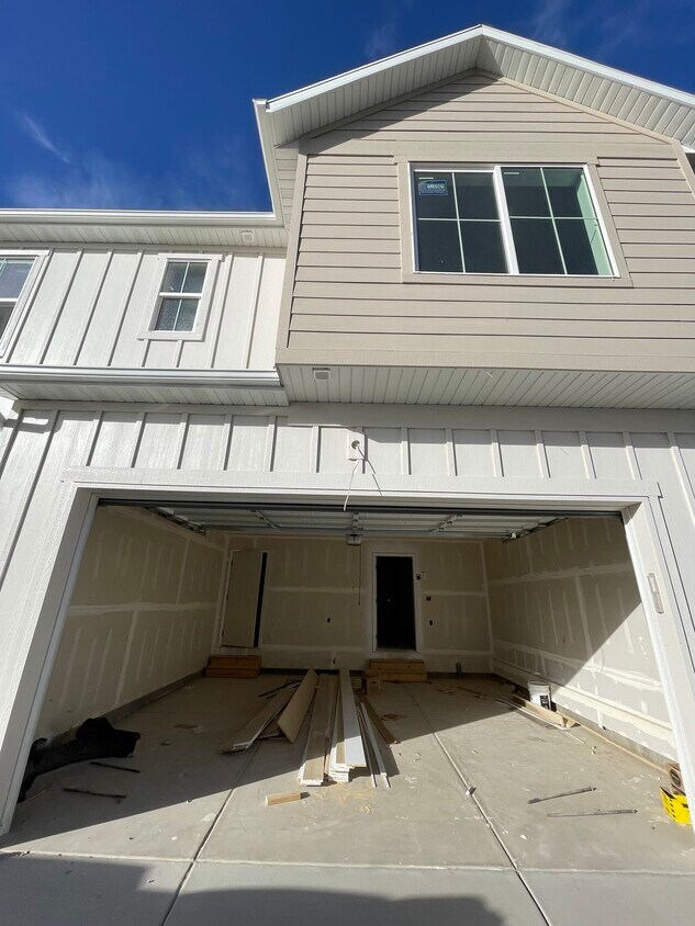 Foto principal - 439 E Nickel Ln
