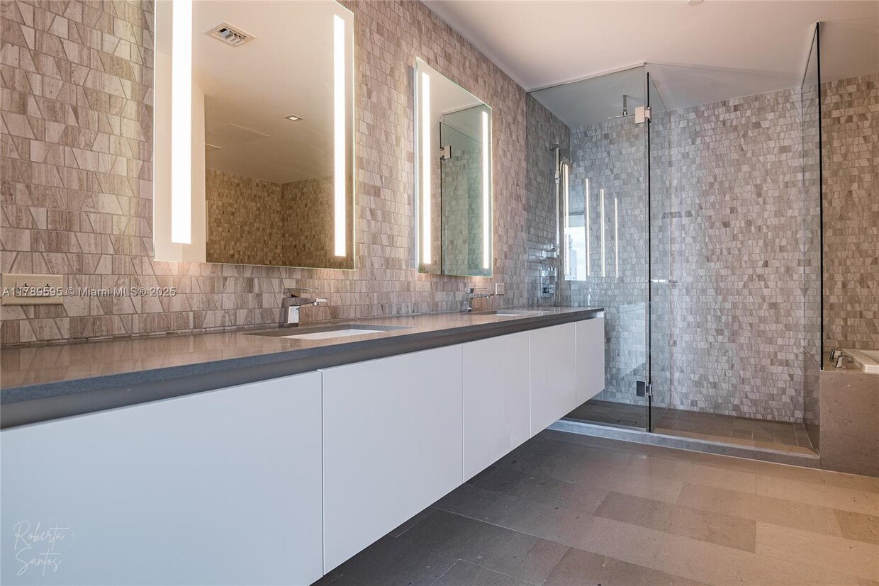 Foto principal - 88 SW 7th St