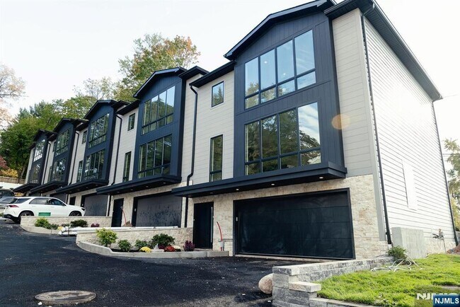 Foto del edificio - 401 Grand Ave