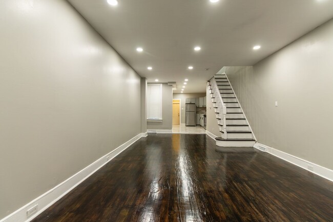 Foto del edificio - Spacious 3-Bedroom Single-Family Row Home ...