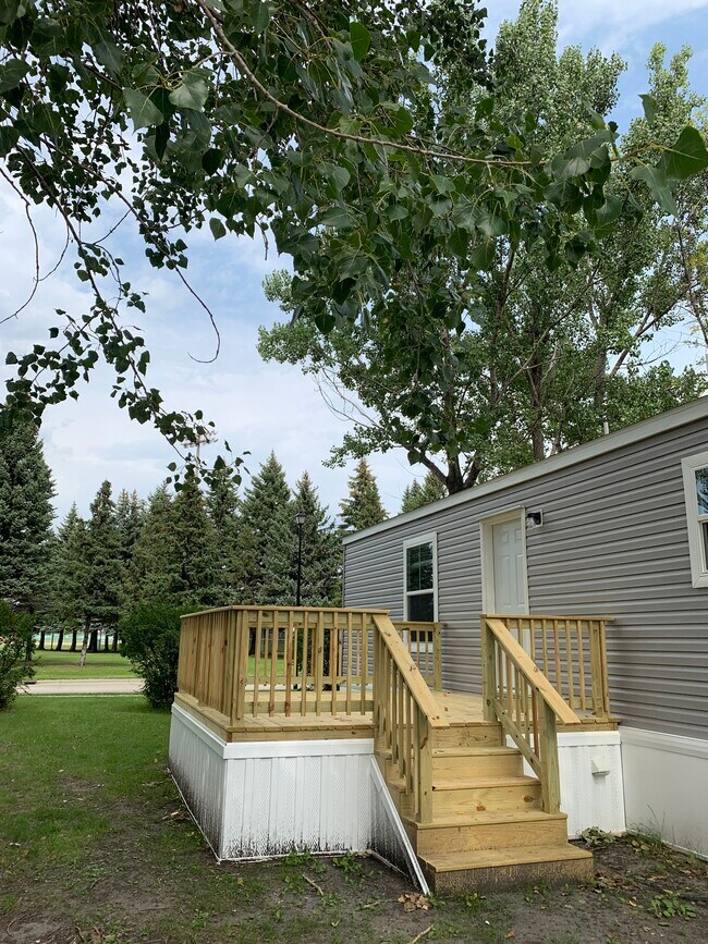 Building Photo - 2434 Estabrook Dr