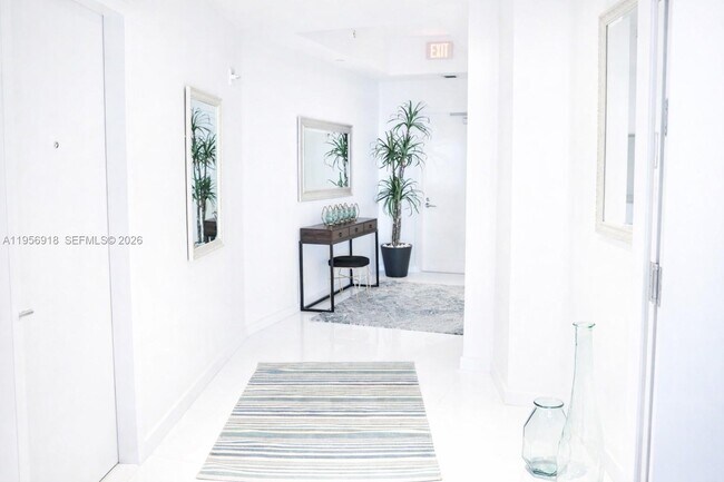 Building Photo - 851 NE 1st Ave