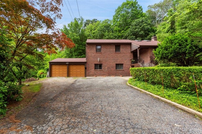 Building Photo - 934 Lester Rd