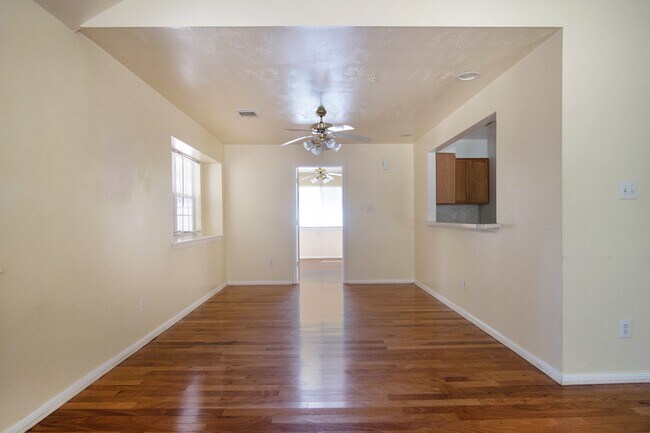 Building Photo - 1207 Lovett St