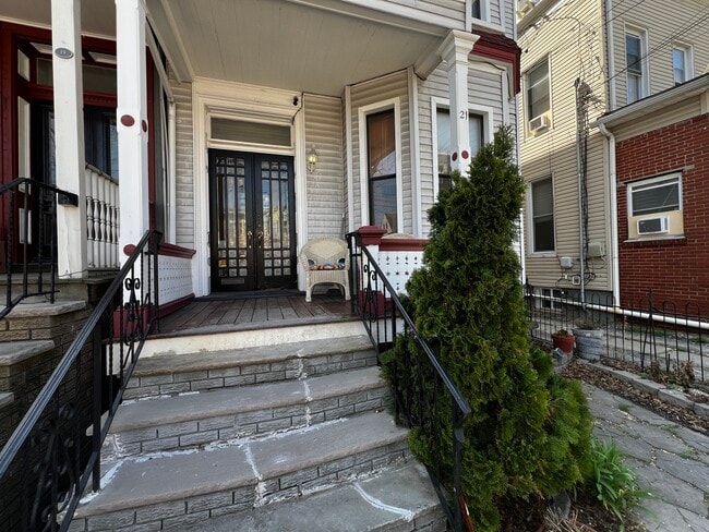 3 delanteros - 21 Sherman Pl