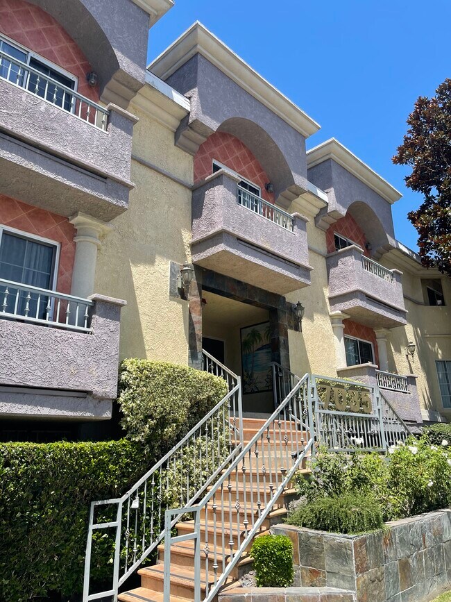 Foto del edificio - 7035 Woodley Ave