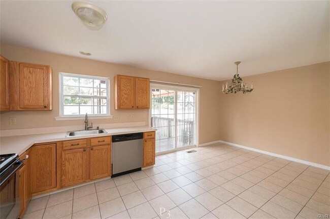 Building Photo - 712 Bach Ct