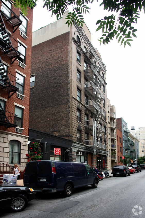 Foto del edificio - 211-215 W 20th St