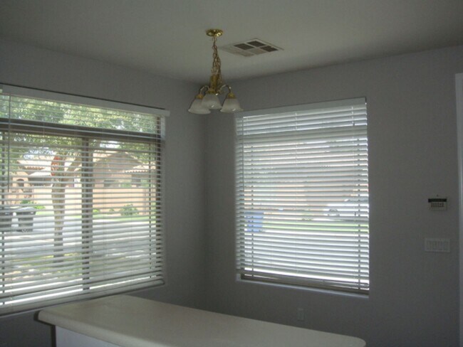 Building Photo - 2 BEDRROM 2 BATH SINGLE LEVEL HOME WITH BA...