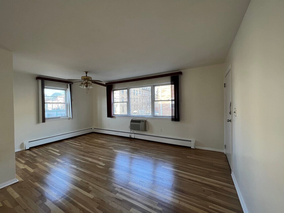 Foto principal - 5800 Broadway