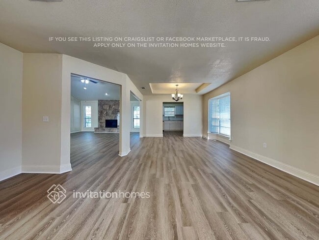 Building Photo - 801 Meadow Creek Dr