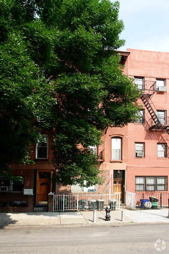 Building Photo - 578 6th Ave