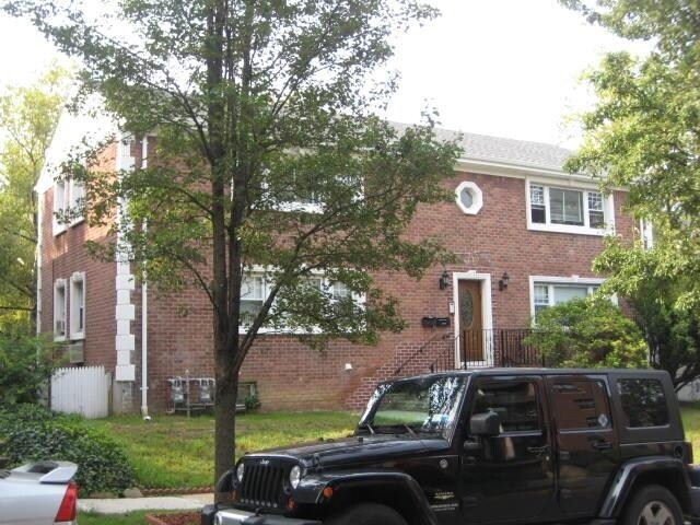 Primary Photo - 2 Hillpark Avenue Great Neck, NY