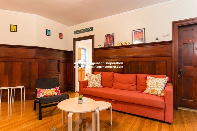 Building Photo - 1248 Beacon St