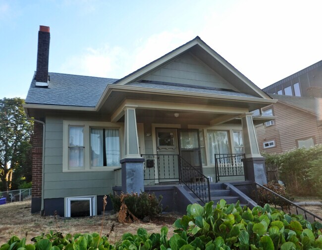 Building Photo - 835 N Blandena St