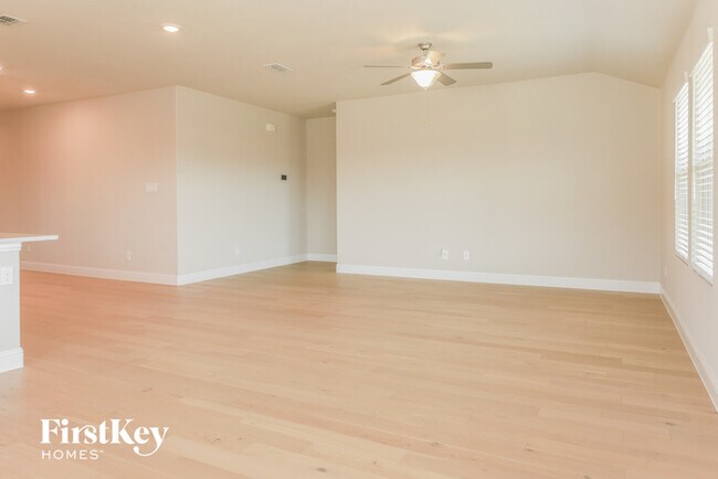 Building Photo - 2117 Clarion Dr