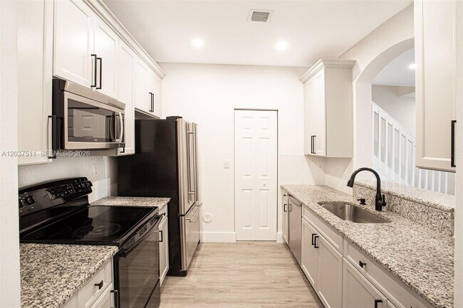 Foto del edificio - 4234 NE 9th St